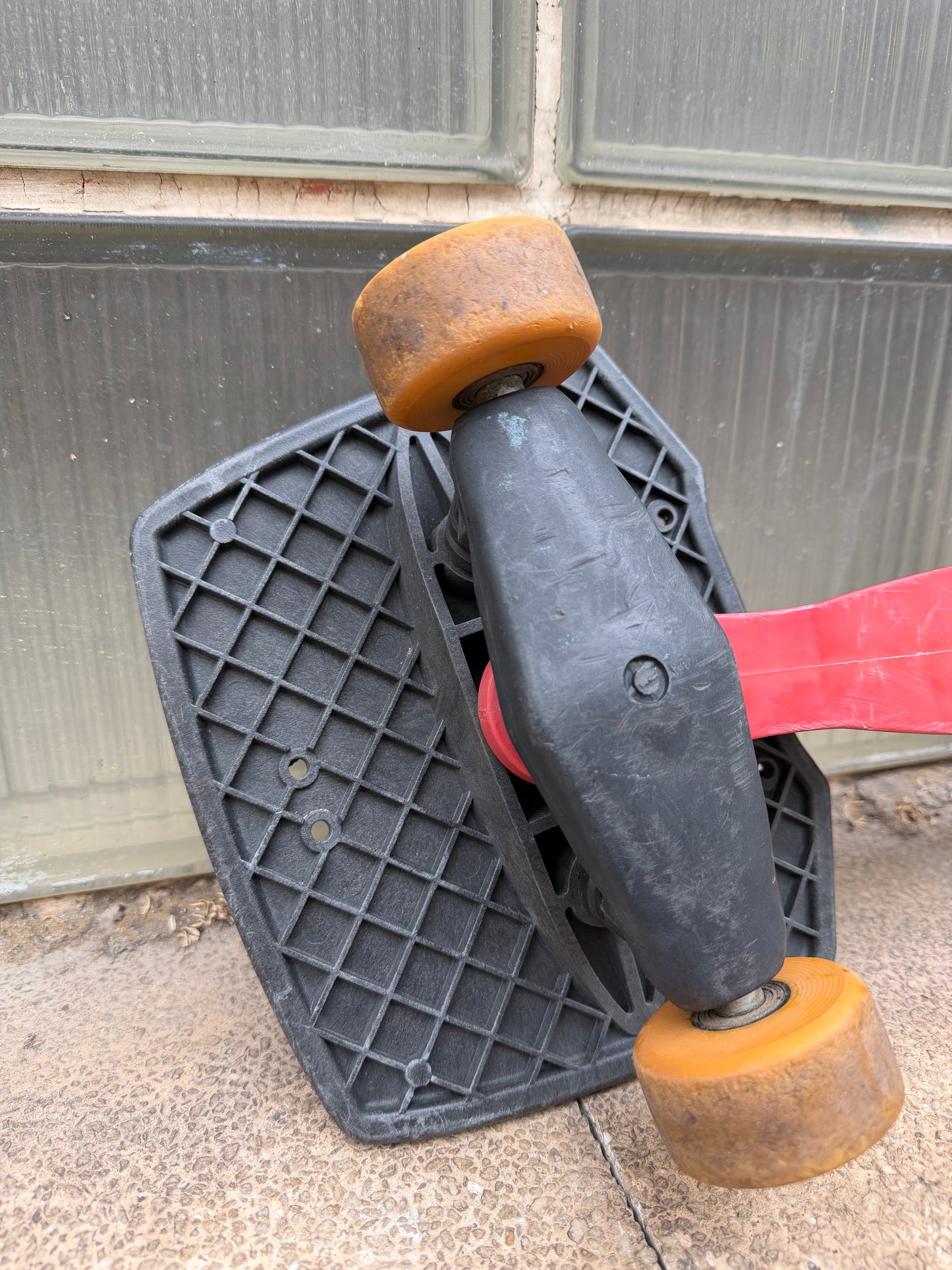 Stud Snakeboard – Vintage Second-Hand Snakeboard (Great Condition)