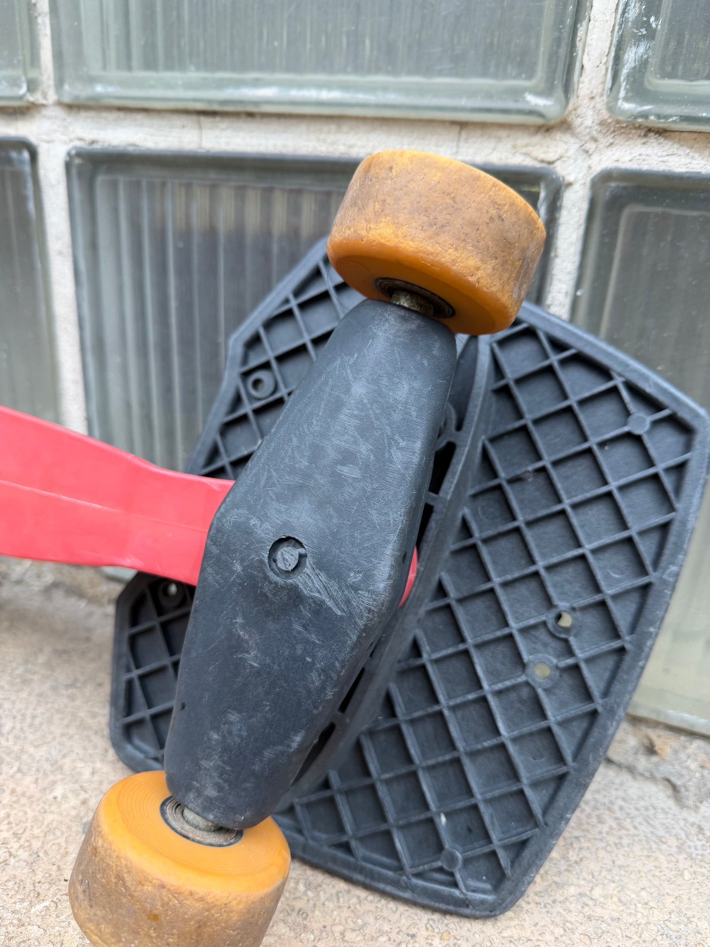 Stud Snakeboard – Vintage Second-Hand Snakeboard (Great Condition)