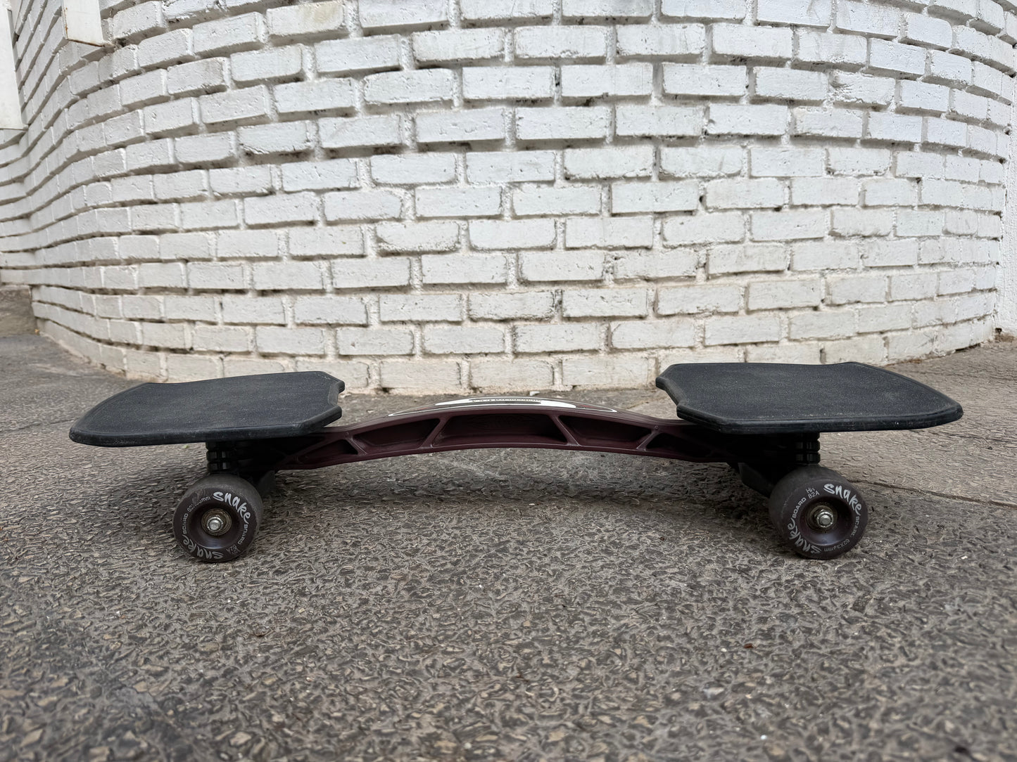 Snakeboard Browser – Classic Second-Hand Snakeboard (Great Condition)